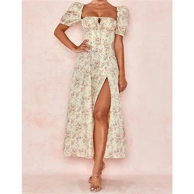 فساتين طويلة على شكل حرف A بأكمام منتفخة